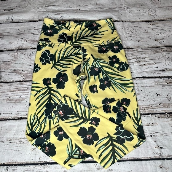 Beyond Yoga Pants - Beyond Yoga Bare 3 Tropical Print Legging Size M